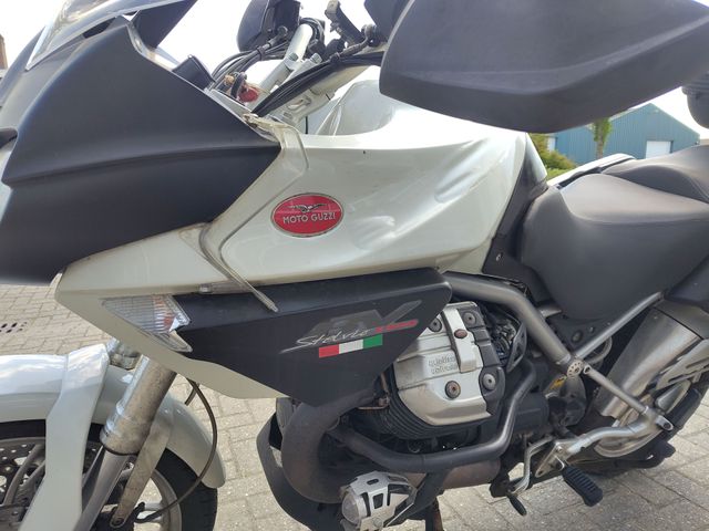 moto-guzzi - stelvio-1200-abs