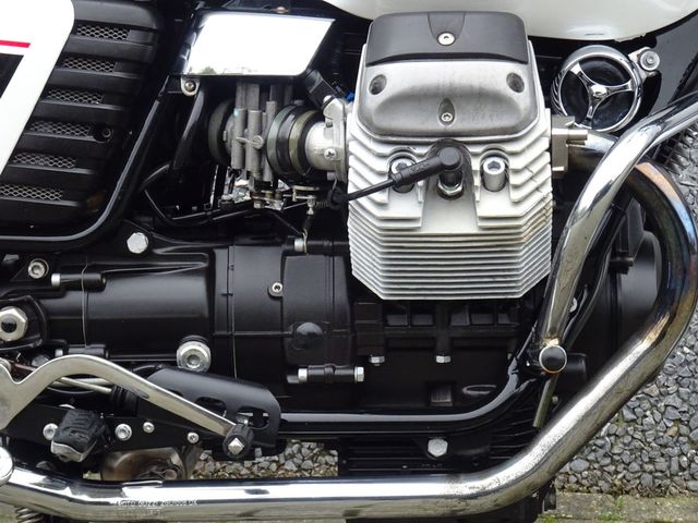 moto-guzzi - v-7-classic