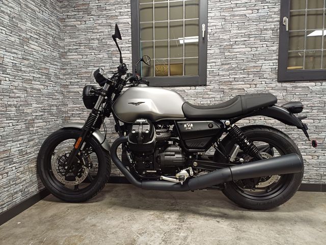 moto-guzzi - v-7-stone