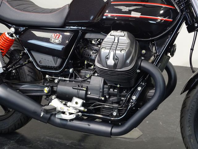 moto-guzzi - v-7-stone