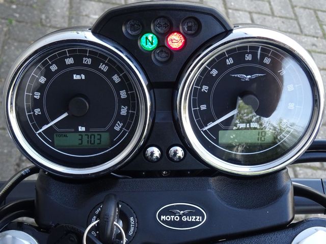 moto-guzzi - v-7-stone