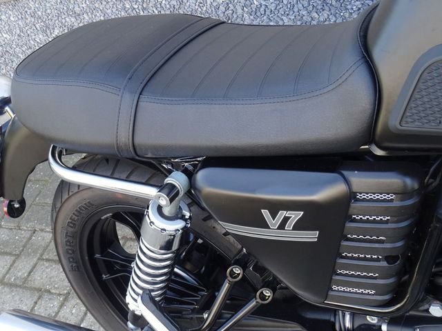 moto-guzzi - v-7-stone