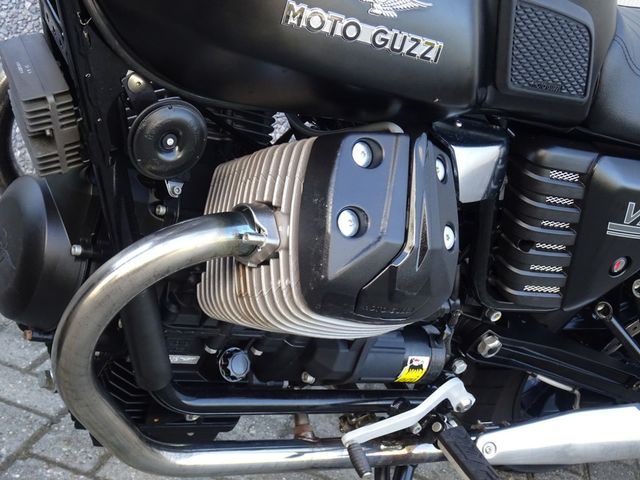 moto-guzzi - v-7-stone