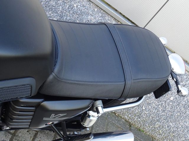 moto-guzzi - v-7-stone