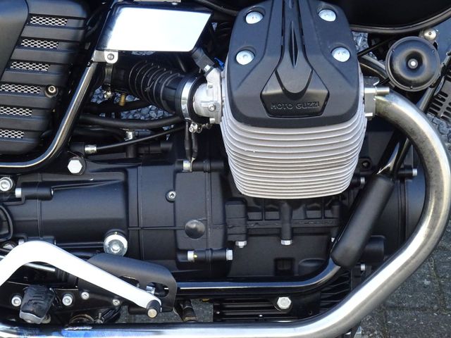 moto-guzzi - v-7-stone