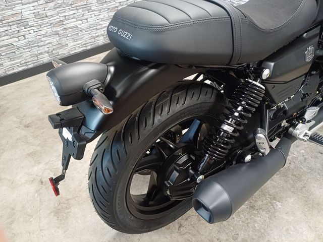 moto-guzzi - v-7-stone