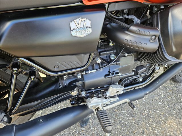 moto-guzzi - v-7-stone-850