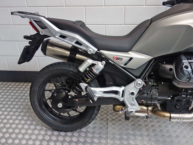 moto-guzzi - v-85-strada