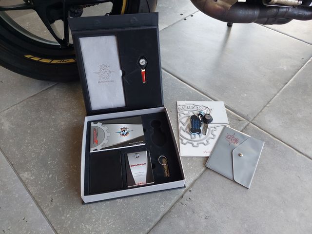 mv-agusta - brutale-1090-r