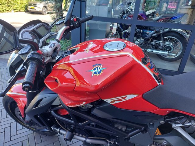 mv-agusta - brutale-1090-r