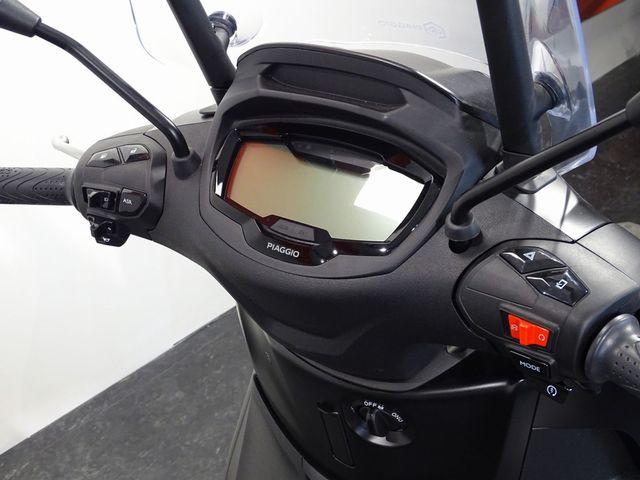 piaggio - beverly-deep-black-400