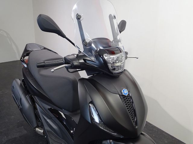 piaggio - beverly-deep-black-400