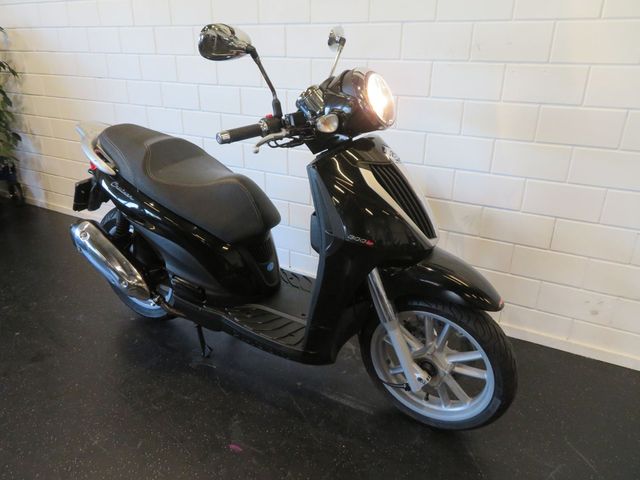 piaggio - carnaby-cruiser-300-ie