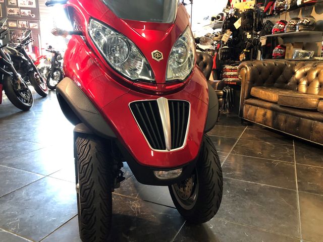 piaggio - mp3-300