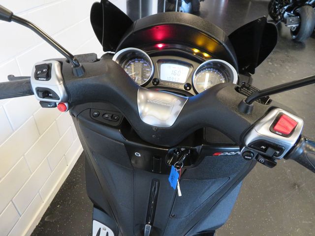 piaggio - mp3-300-hpe-sport