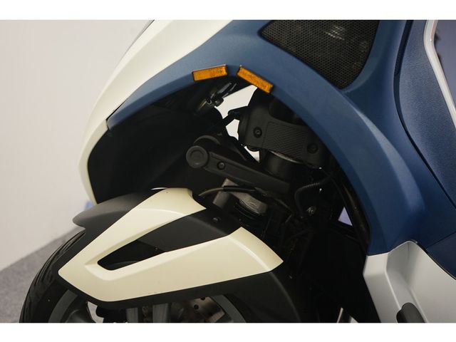 piaggio - mp3-300-yourban