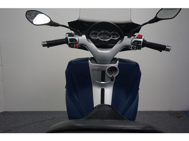 piaggio - mp3-300-yourban