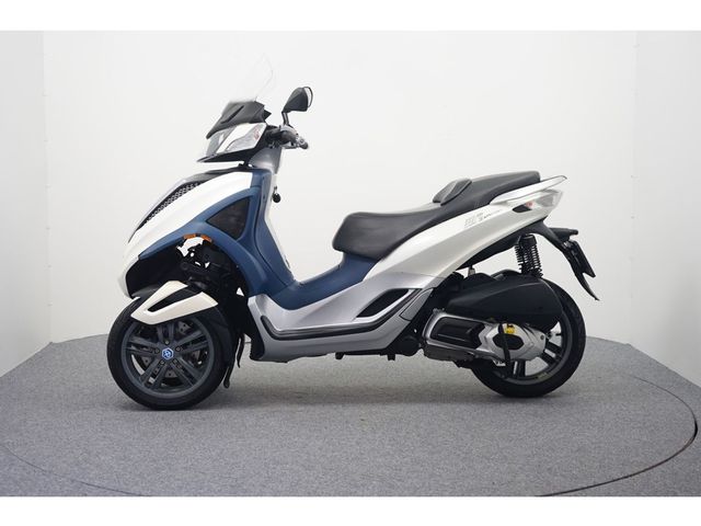 piaggio - mp3-300-yourban