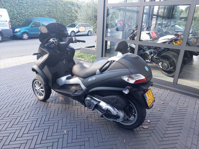 piaggio - mp3-400