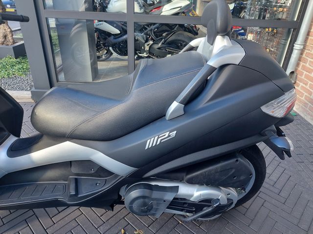 piaggio - mp3-400