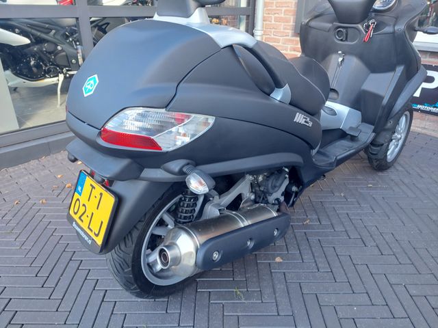 piaggio - mp3-400