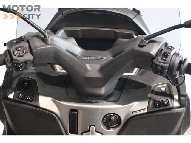 piaggio - mp3-530-hpe-advance-exlusive