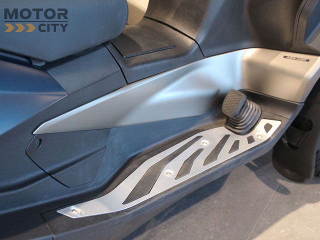 piaggio - mp3-530-hpe-advance-exlusive