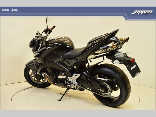 suzuki - b-king-1300