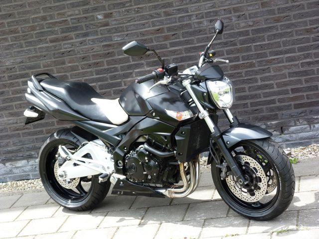 suzuki - gsr-600