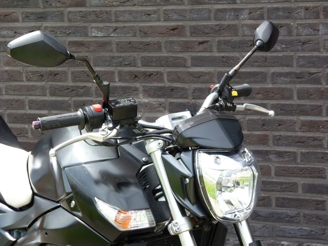 suzuki - gsr-600