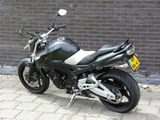 suzuki - gsr-600