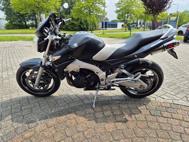 suzuki - gsr-600