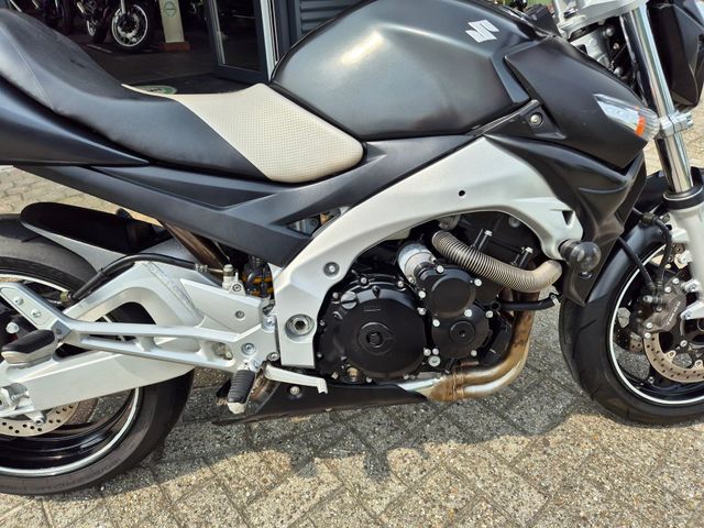 suzuki - gsr-600