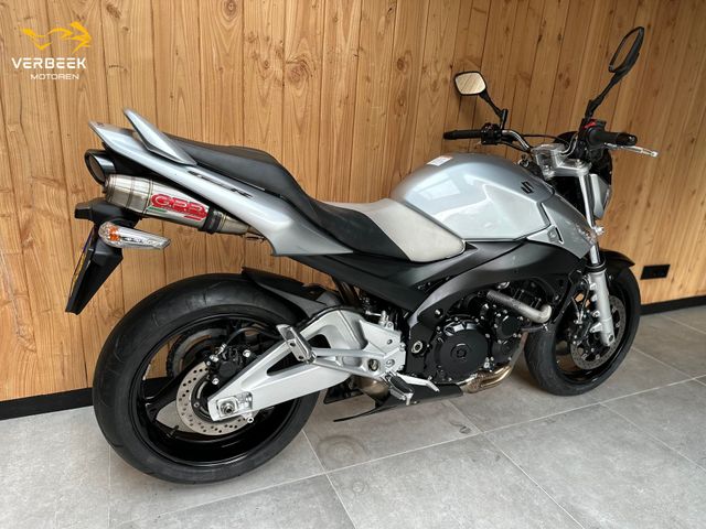 suzuki - gsr-600