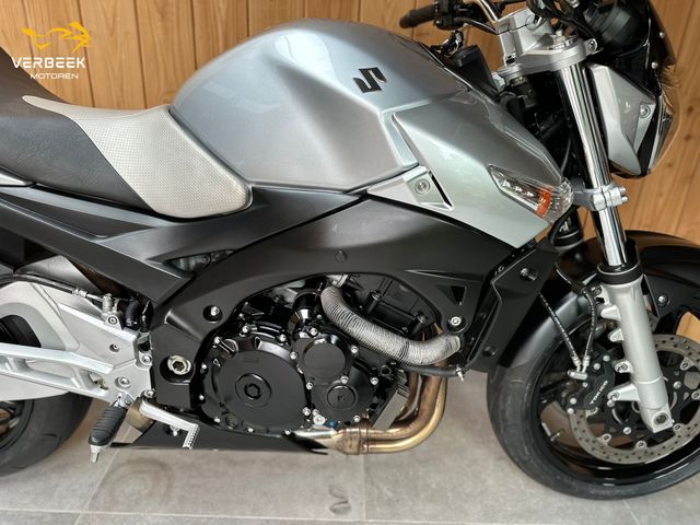 suzuki - gsr-600