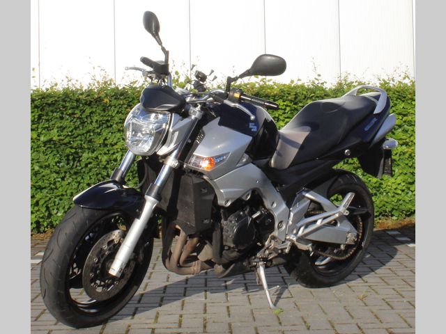 suzuki - gsr-600