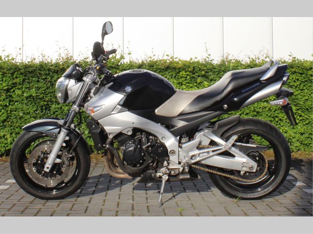 suzuki - gsr-600