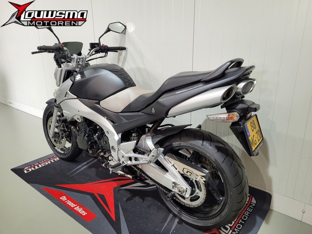 suzuki - gsr-600