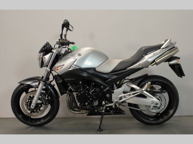 suzuki - gsr-600