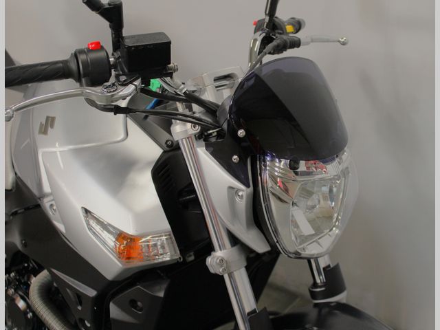 suzuki - gsr-600