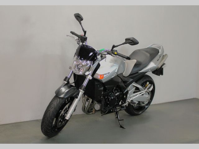 suzuki - gsr-600