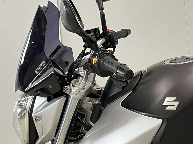 suzuki - gsr-600