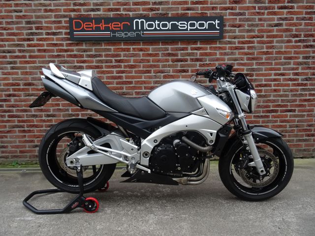 suzuki - gsr-600