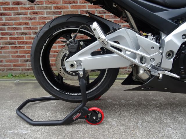 suzuki - gsr-600