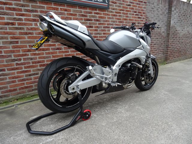 suzuki - gsr-600