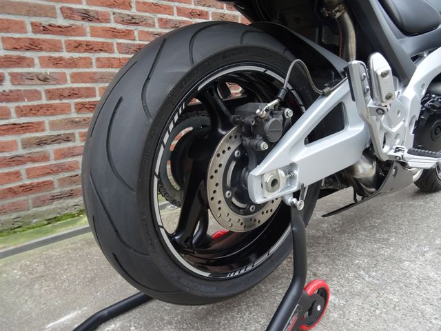 suzuki - gsr-600