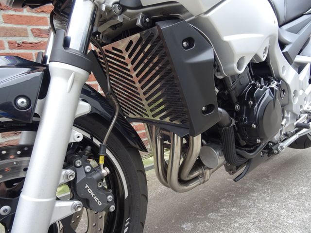 suzuki - gsr-600