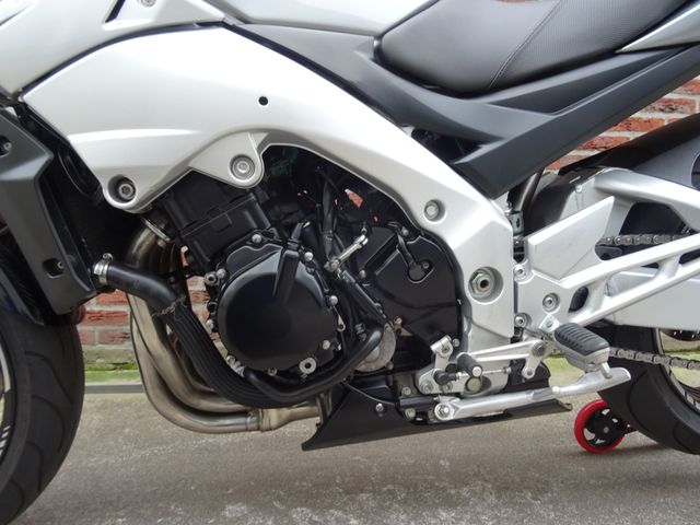 suzuki - gsr-600