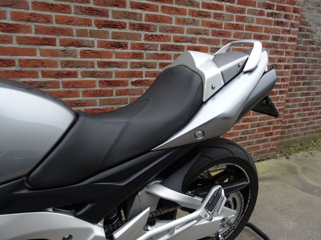 suzuki - gsr-600