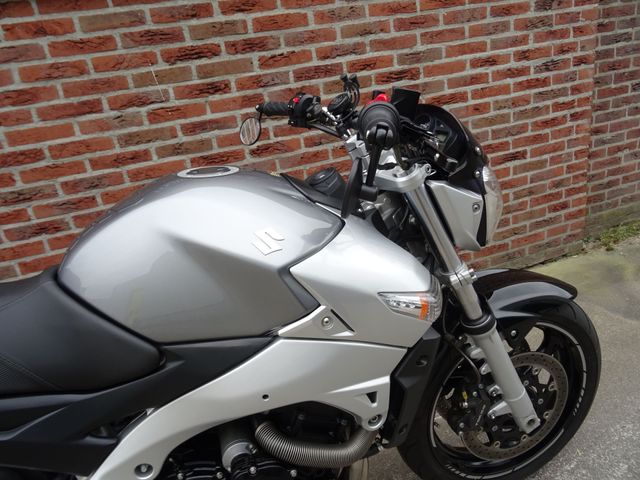 suzuki - gsr-600